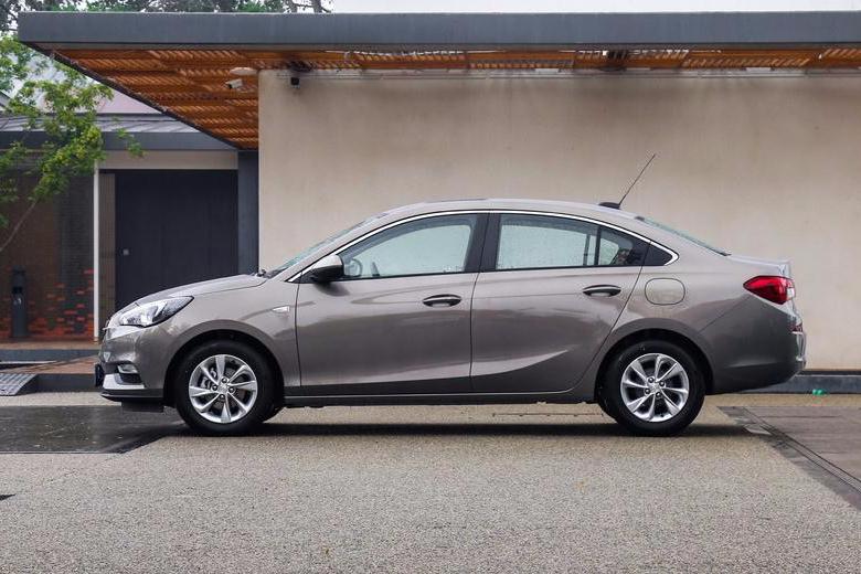 终于破壳重生了，全新别克凯越7万起售，买帝豪的要纠结