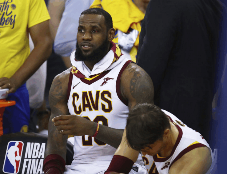 一张图看懂格林弄伤詹姆斯眼睛是不是故意的!