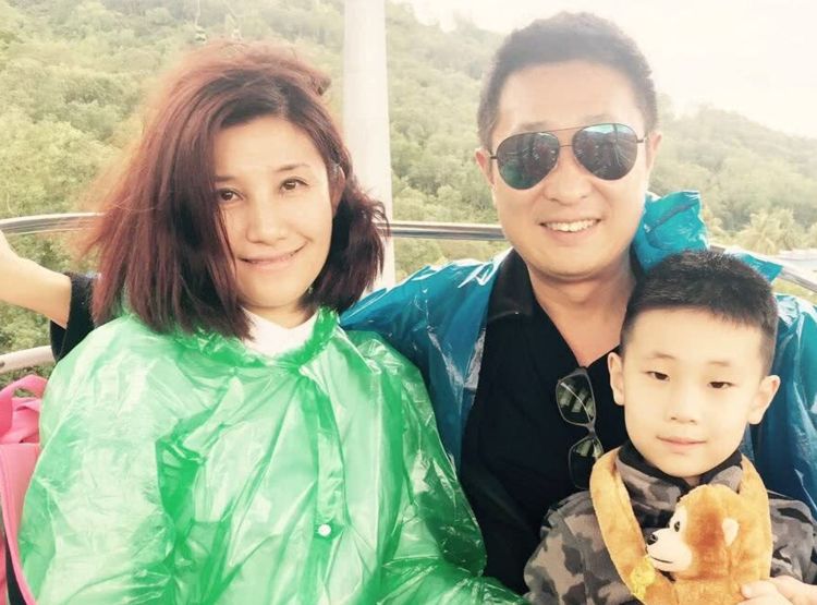 林永健老婆原来是她，背景这么强大，难怪一家三口过得如此幸福