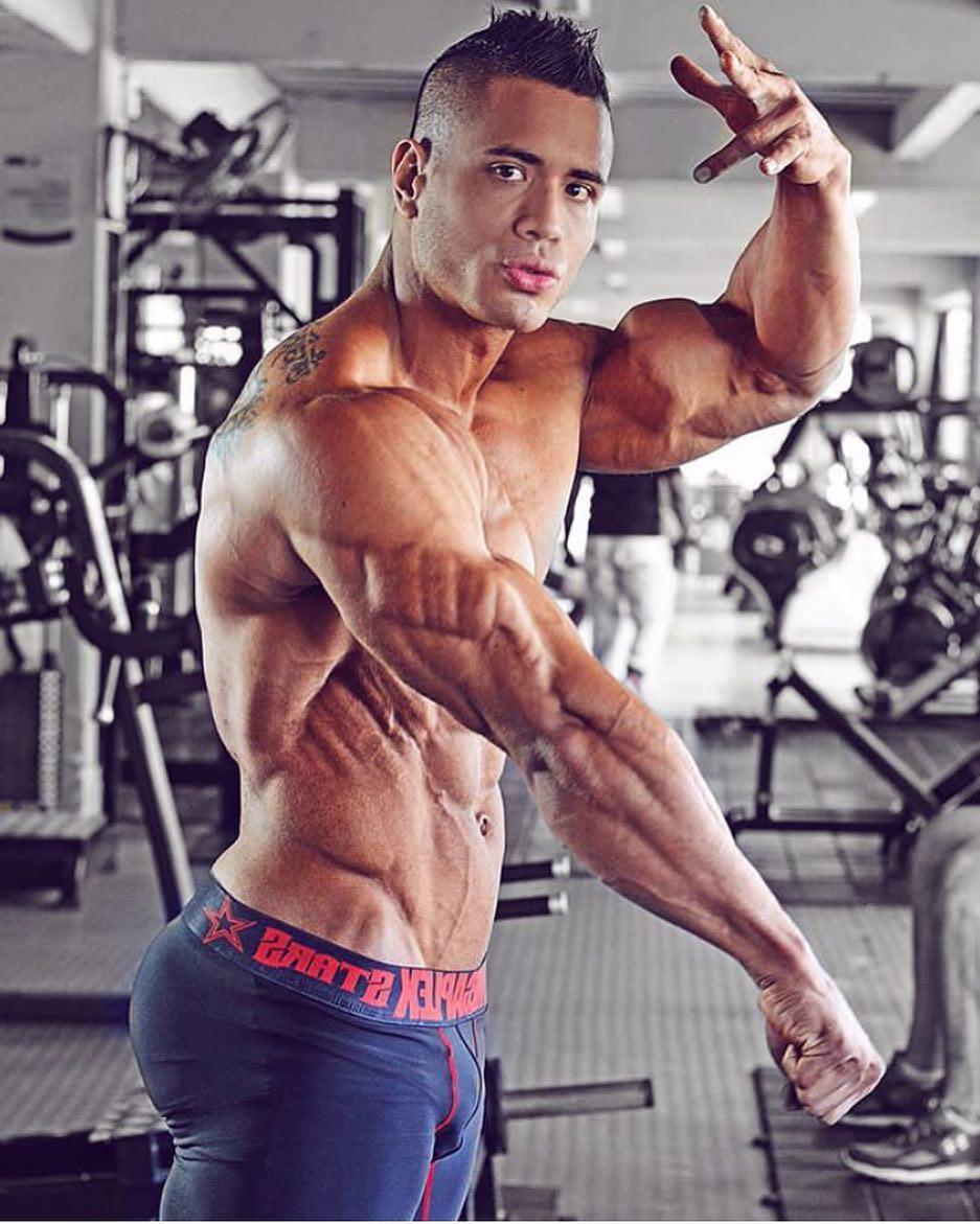 关于新手去健身房的器械问题,以及训练过程中