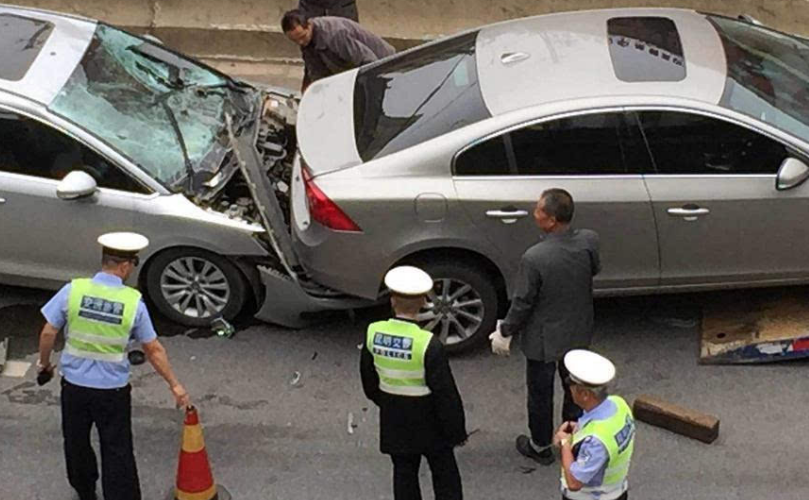 开自动挡车,换挡要踩刹车吗?听修车师说完,网