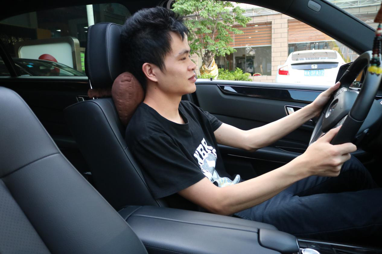 这才是真正老司机必备神器,奔驰s级迈巴赫同款专用的头枕_新浪看点