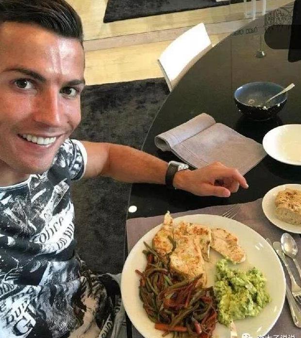 C罗与国足球员伙食、肌肉大对比!网友:真惭愧