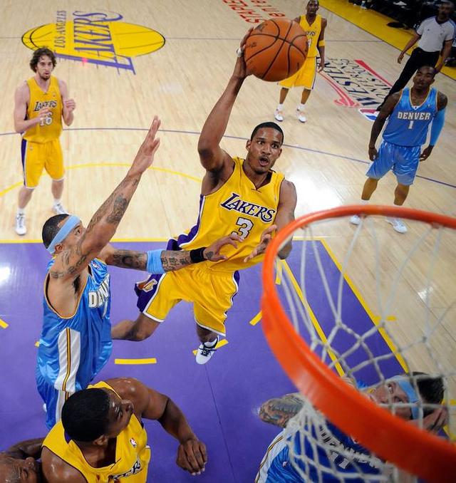 回顾经典:2009湖人VS掘金G3 科比致命三分 湖