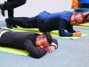 别在被忽悠了，平板支撑超过10秒没有什么实质性意义！