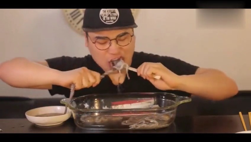 韩国吃播donkey-生吃活饼干,简直太恐怖了吃秀章鱼吃货仓鼠gif图片