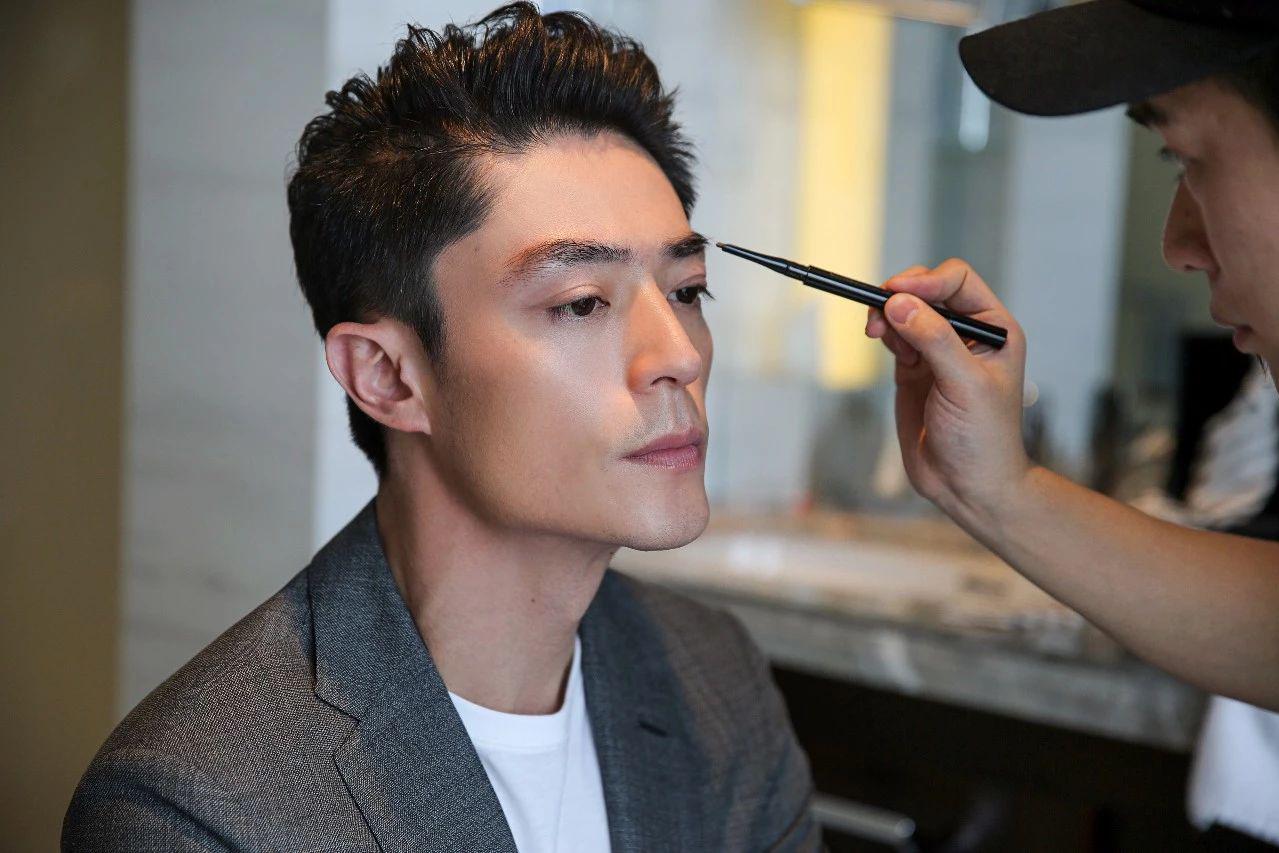 林心如曝霍建华会向女儿索吻,原来“老干部”也是个女儿奴!