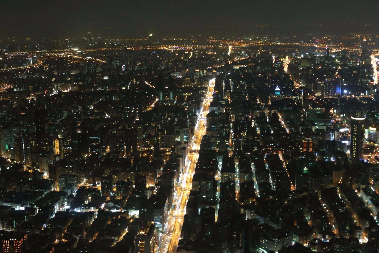 上海台北gdp_我国经济发达的城市上海,GDP将近4万亿,有望超越台湾省(2)