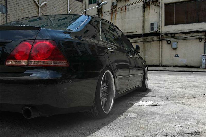 流淌着正统的血液，但走着异端的路线！12代皇冠改装“新”案例