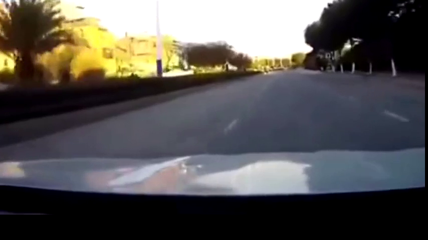 电动车女司机进逢就钻，完全不给我踩刹车的机会