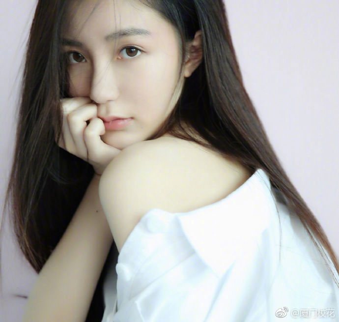 95年,毕业于美国纽约福特汉姆大学,身高173cm