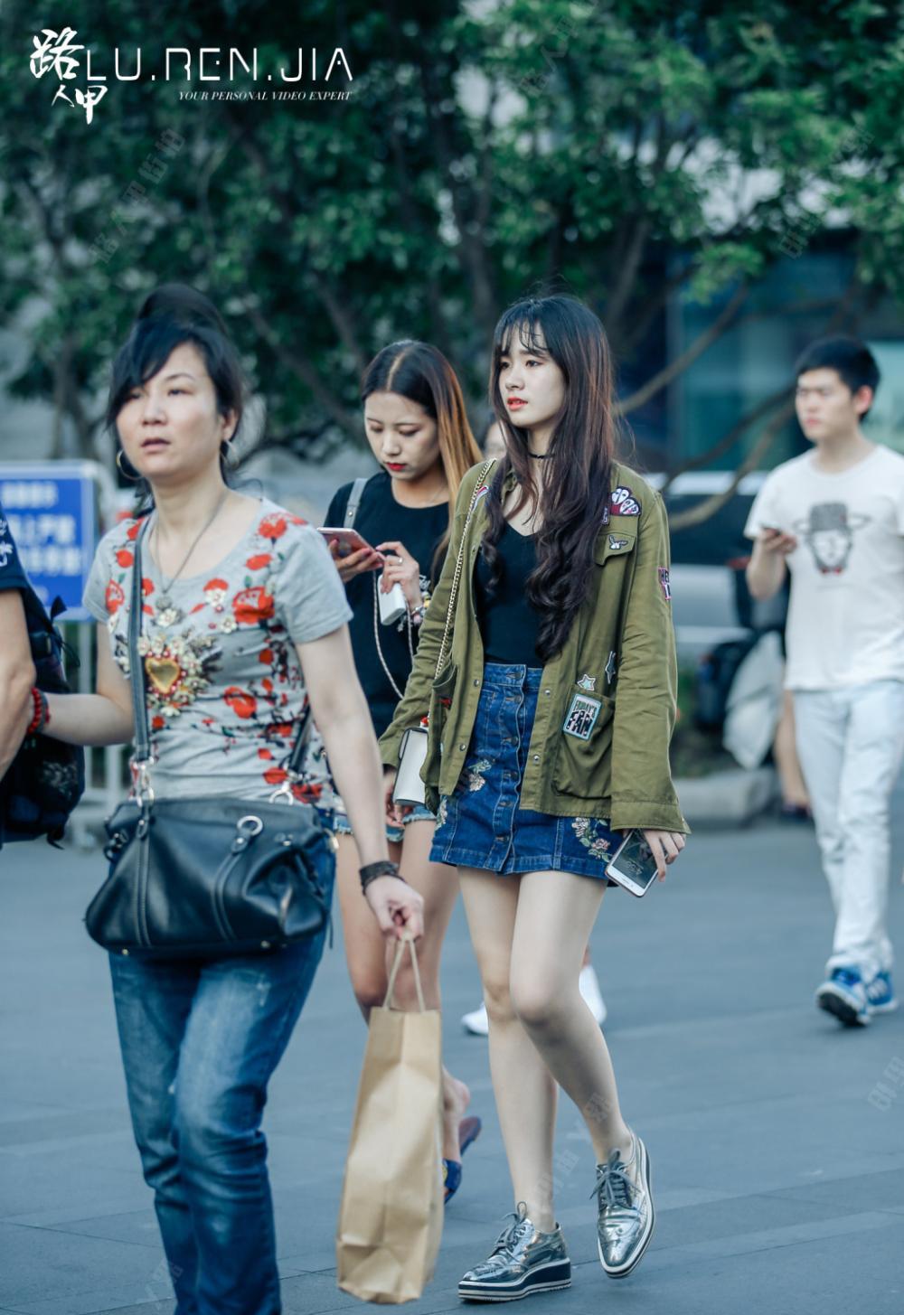 街拍: 杭州路人街拍, 清爽夏装的气质美女