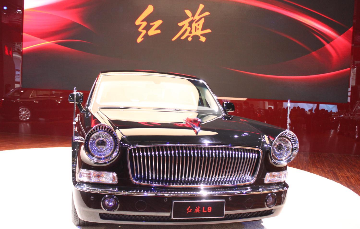 红旗前脸盘9条龙, 每一寸都是帅气