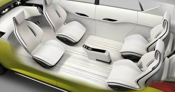 三菱终于爆发,新款MPV旋转座椅配四驱,一公里