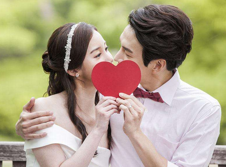 如何判断他是否爱你 男人爱你的表现有哪些