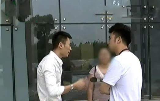 某女子花3000办模卡, 网友:看到照片后的她却恼