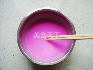 红心火龙果太贵,放到面粉里之后更是完全变了