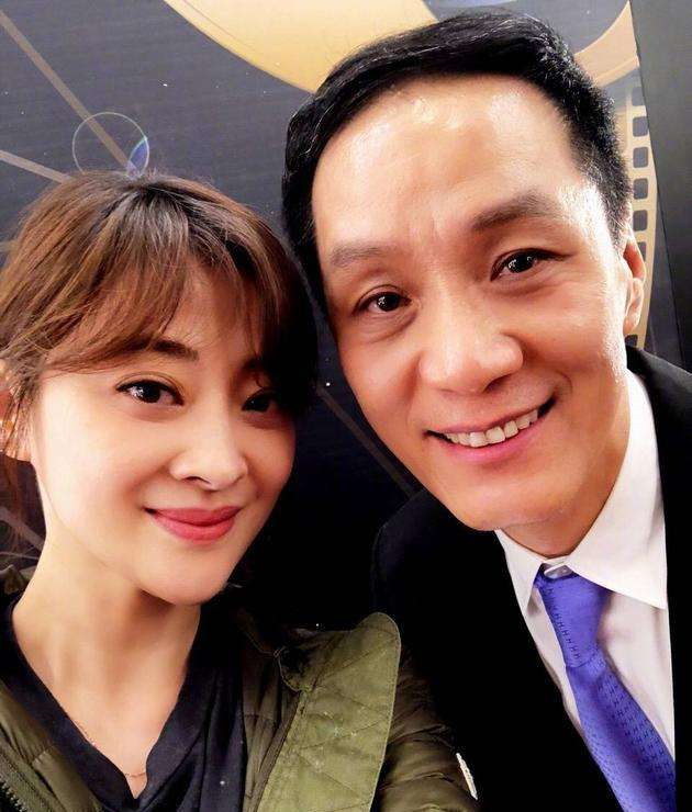 梅婷前夫出轨被砍断脚筋，梅婷二婚生活难自理，身材却如少女模样