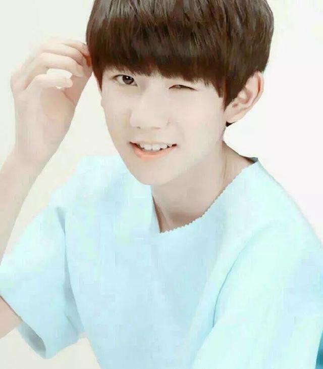 工作室发了一张王源眨眼的照片,引起了粉丝们的回忆