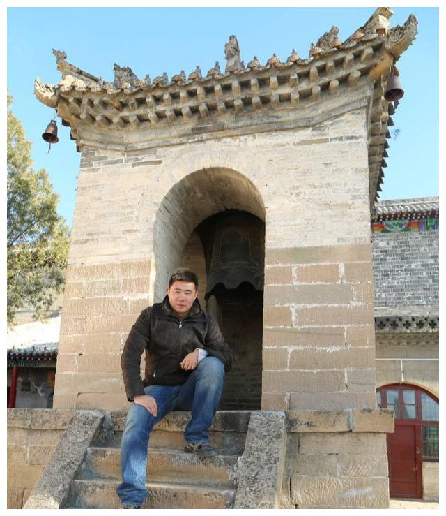 足球天才董方卓现状:33岁看着像40,定居厦门,身