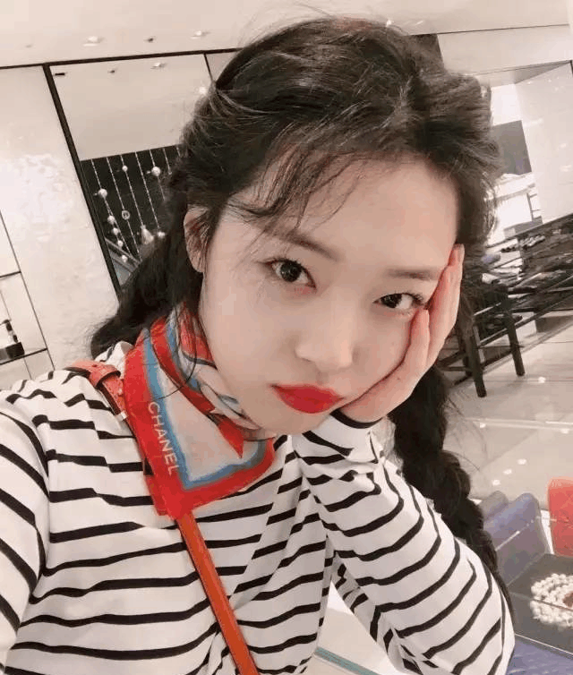 男神金秀贤电影《real》, 雪莉退出f(x)宋茜女团后