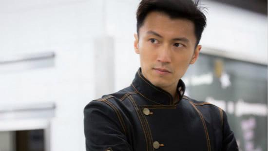 他曾是快递员因痴迷模仿谢霆锋去整容如今成千