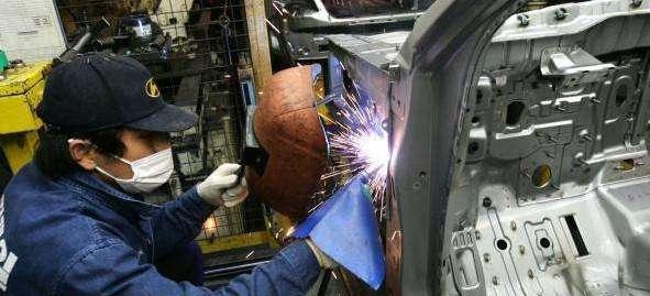 韩国工厂工人上班时间很麻木 下班时间找女人