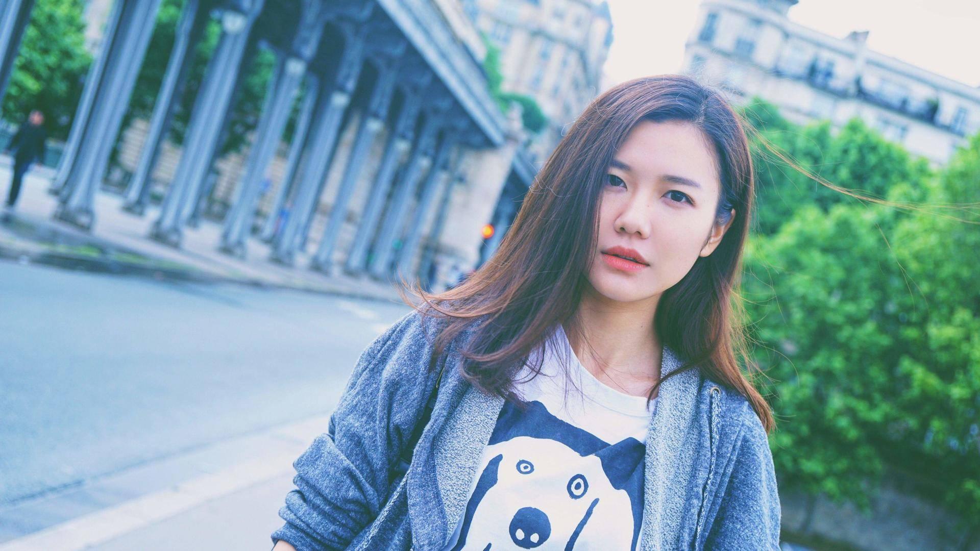 央视第一足球女解说!球衣预言让球迷心有余悸