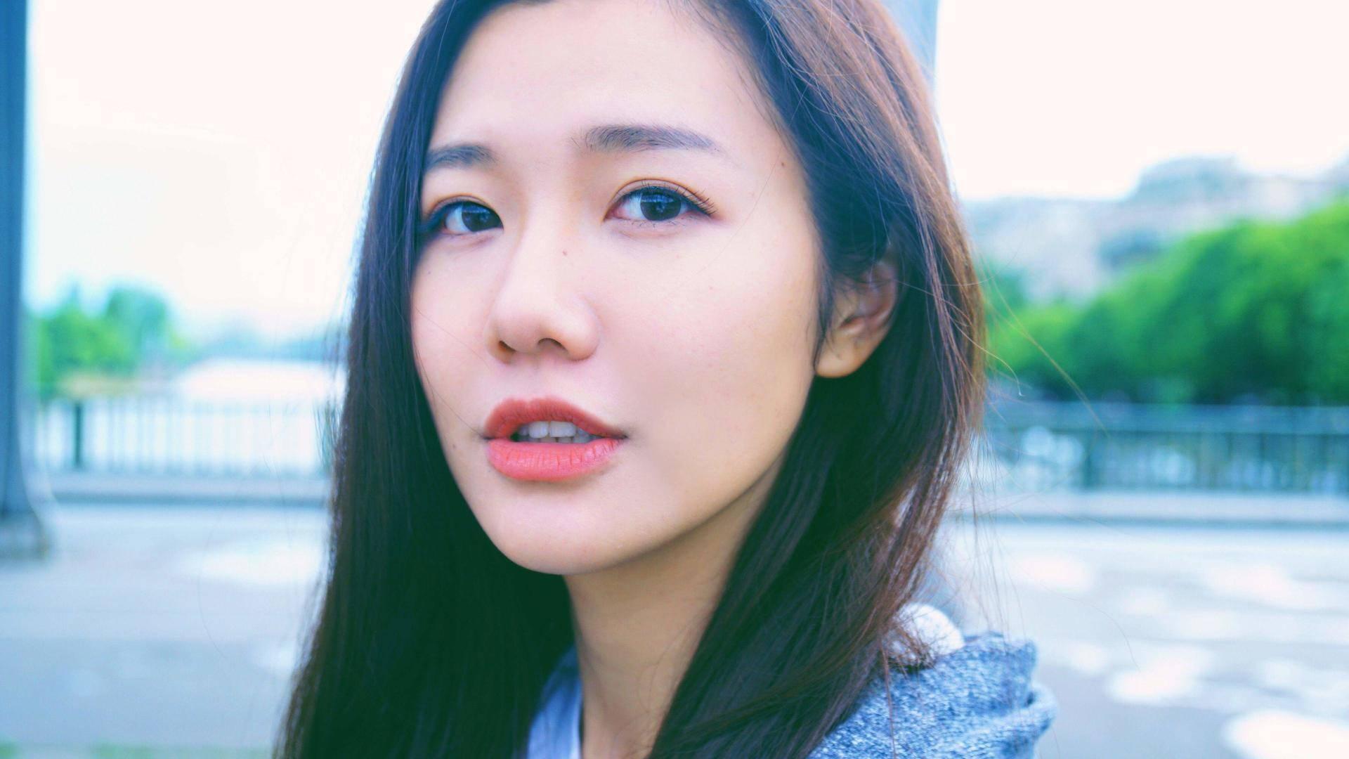 央视第一足球女解说!球衣预言让球迷心有余悸