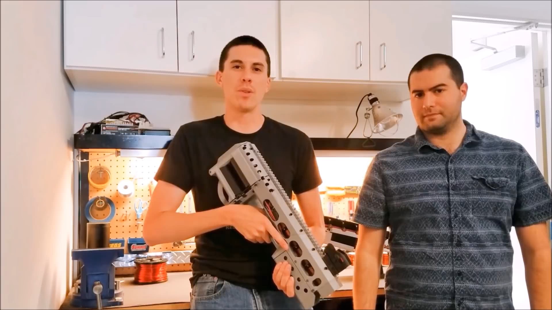 950美元可买世界首种电磁枪!能打穿金属板,是