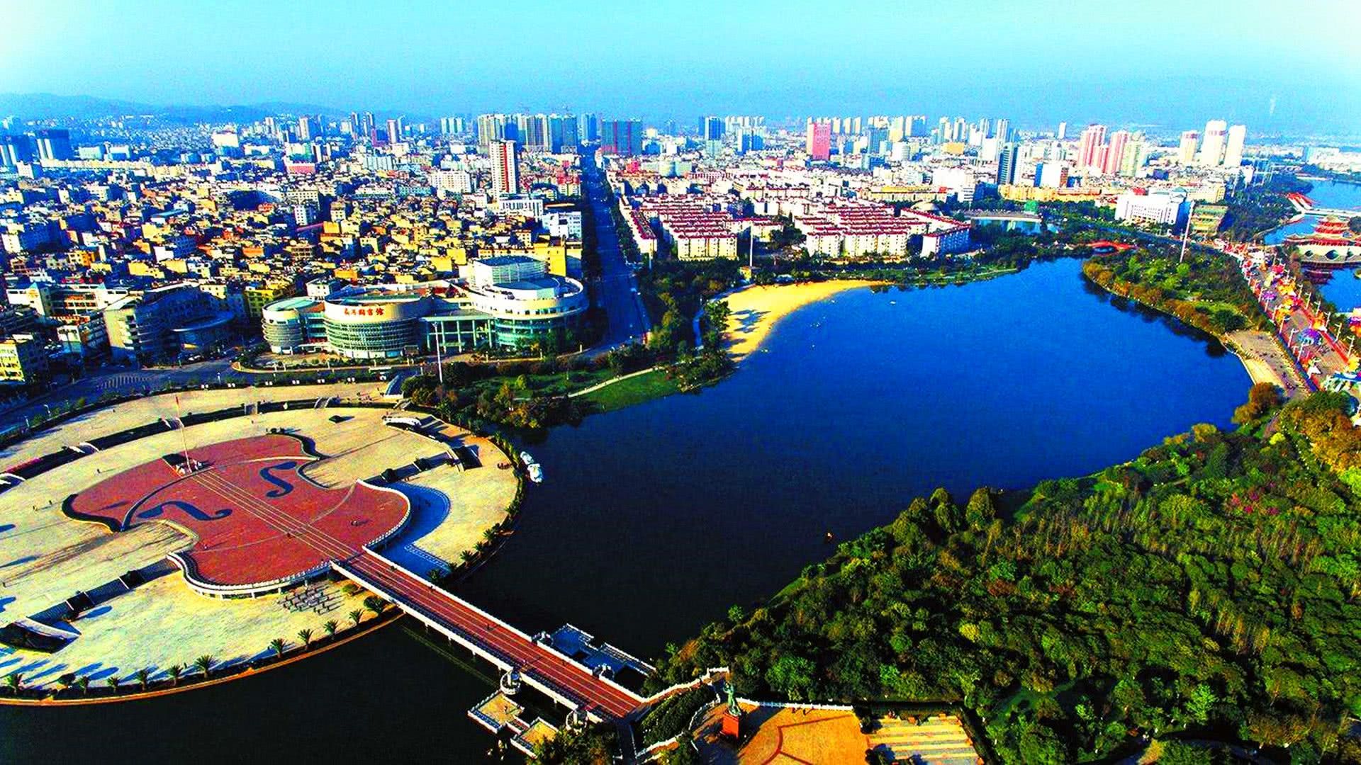 云南的一个地级市,比昆明,昭通还要大,综合实力位居云南第二!