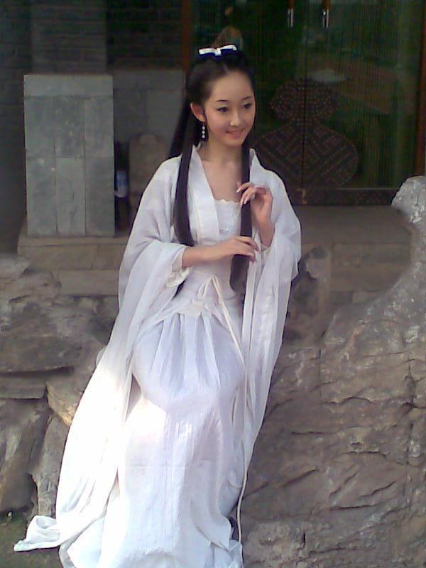 蒋梦婕穿连衣裙练一字马,有谁注意到了钱枫的腰?