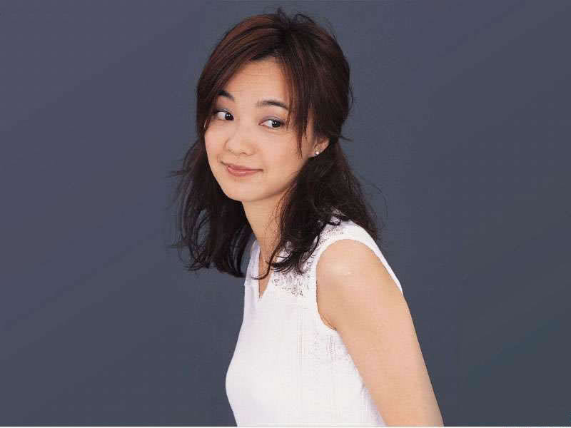 她是粤语天后，乐坛公主，她是一位实力兼偶像派歌手