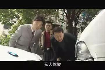囧哥:汽车没拉手刹竟被风吹跑