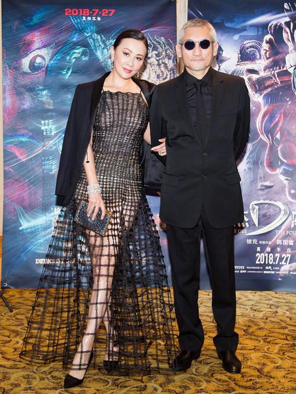 刘嘉玲现身活动,一条3D网格镂空裙撩人性感