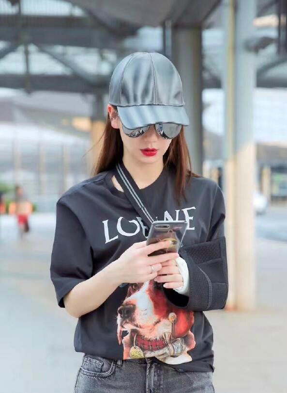 戚薇街拍手机壳大家有get到同款吗