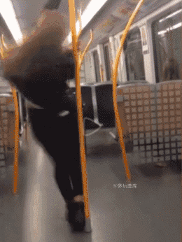 搞笑gif动态图:很强势的新娘,自己送上门!