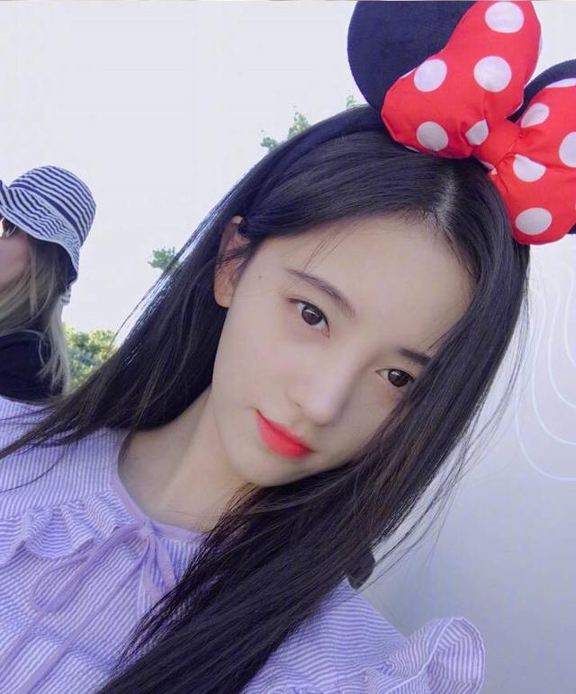 14岁小姐姐自拍照片图片