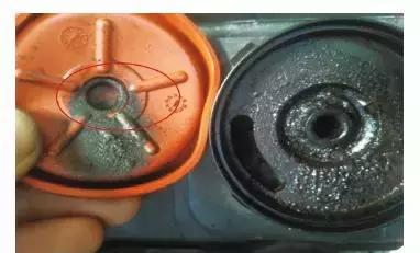 汽修君案例：宝马320i 车排气管冒蓝烟