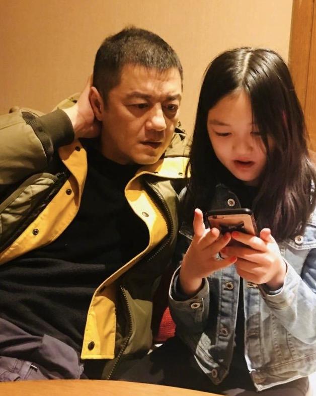 十大明星晒全家福,她的照片最让人感动