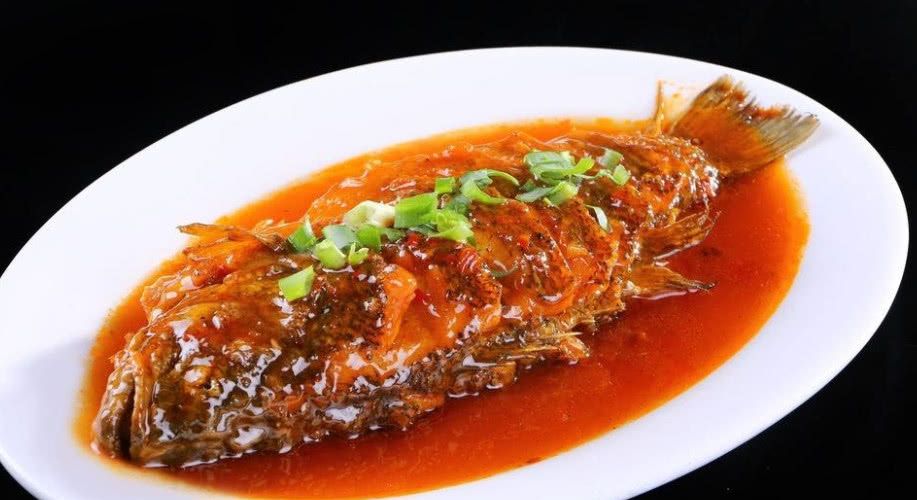掌握这道红烧鱼,简单又美味,和朋友聚餐你来当大厨