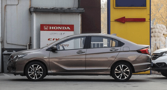 本田这两款车的价格相差不多, 如果给你选, 你会选谁呢!