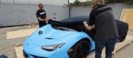 1200 万的兰博基尼交车, 拉开车衣的一瞬间真霸气!