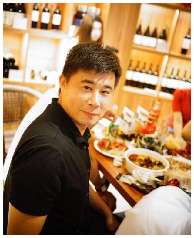 足球天才董方卓现状:33岁看着像40,定居厦门,身