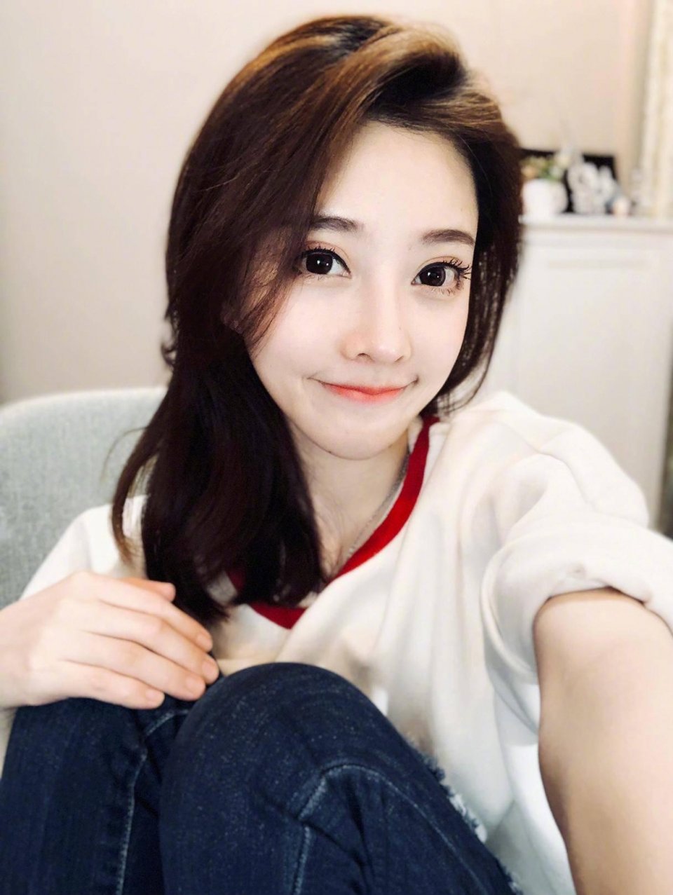 冯提莫承认私下约见粉丝，但绝对未发生关系，自愿退还打赏！