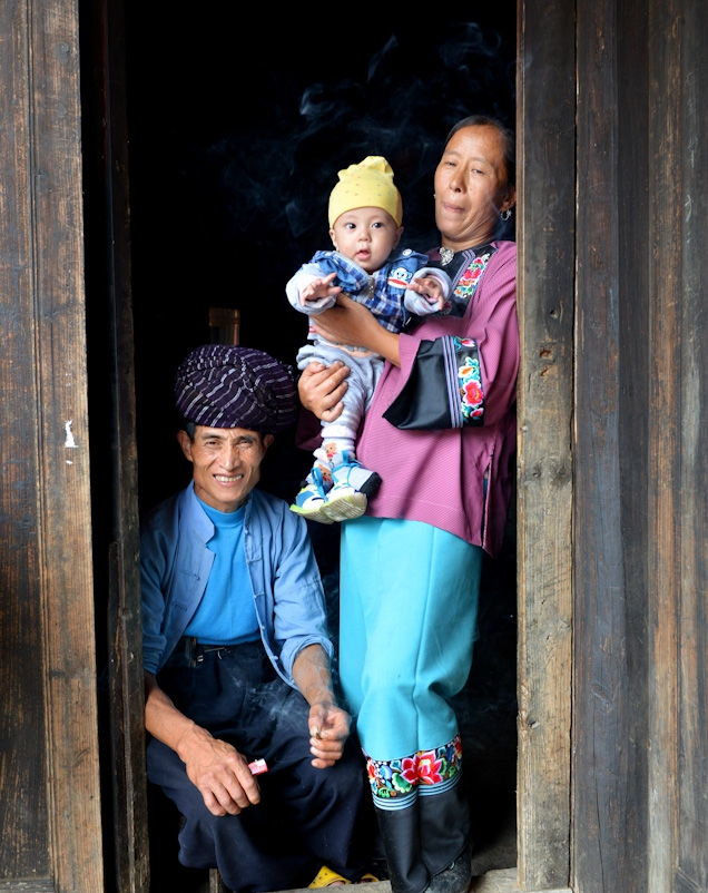 湘西石头苗寨,生活着名叫桃花虫的神秘生物,不