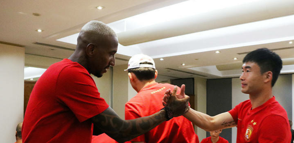 广州恒大外援塔利斯卡抵达球队驻地,塔利斯卡