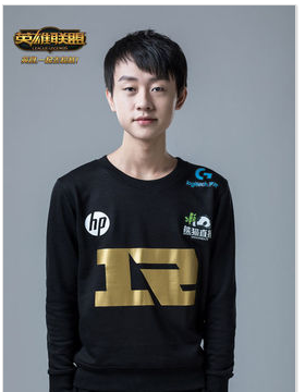 德杯RNG:SMLZ,走A怪拿出AD亚索打下路,原因