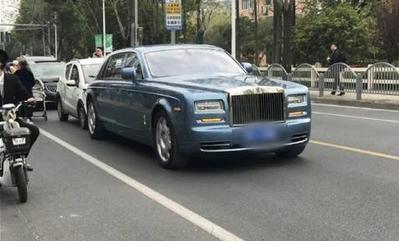 劳斯莱斯又被撞啦，到底是谁，这么大胆？