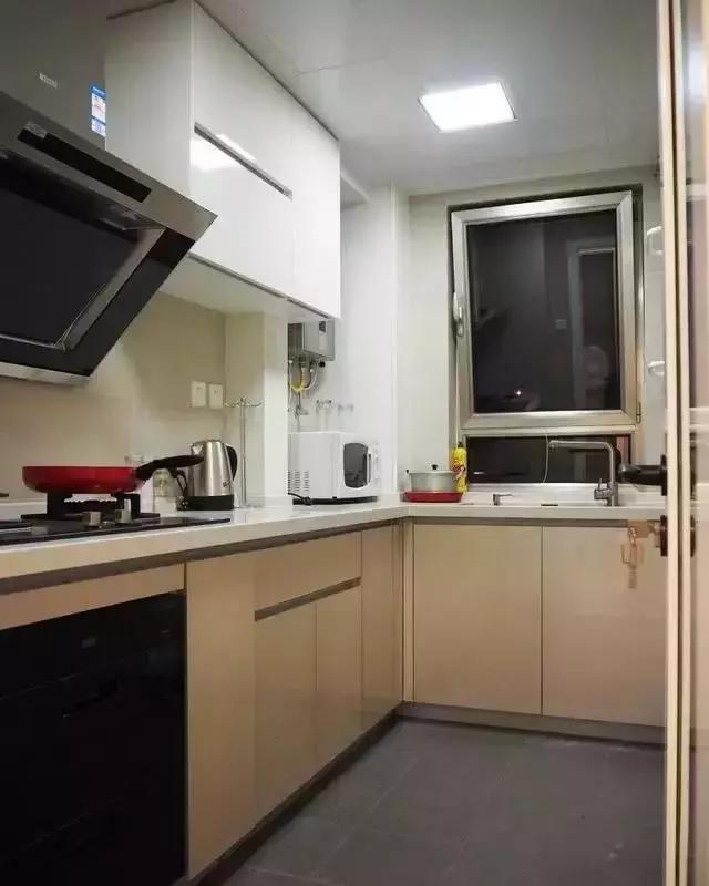 我家阳台拿去晒衣服被说傻,坐等时间久了他们